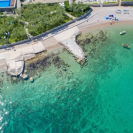 Malin Quattro With Private Jacuzzi