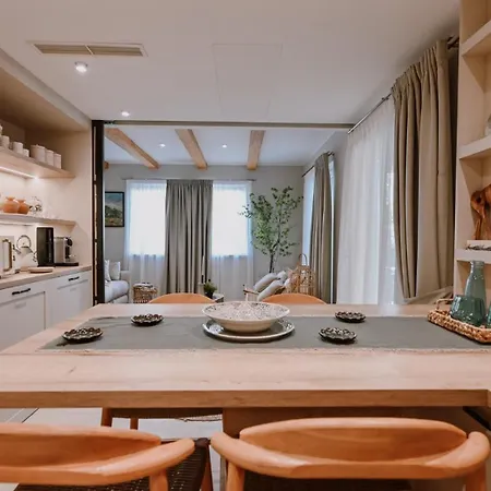 아파트 Malin Quattro With Private Jacuzzi 반타치치