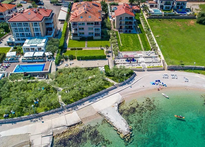 Malin Quattro With Private Jacuzzi Apartament Vantacici