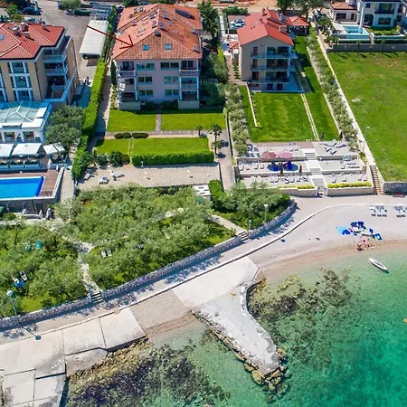 Malin Quattro With Private Jacuzzi Διαμέρισμα Vantacici